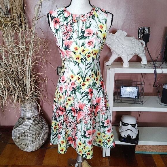 Tommy Hilfiger Size 2 Floral Yellow Daffodils Flowers Sleeveless Summe Wedding D - Picture 1 of 6